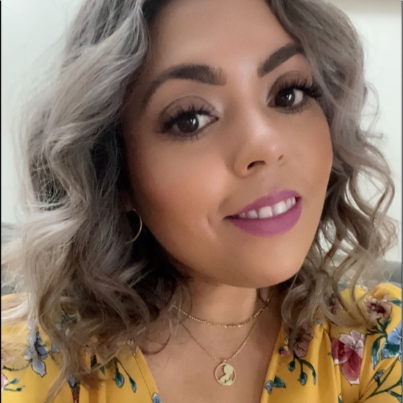 Meet your Posher, Mayra - Picture 2 of 3